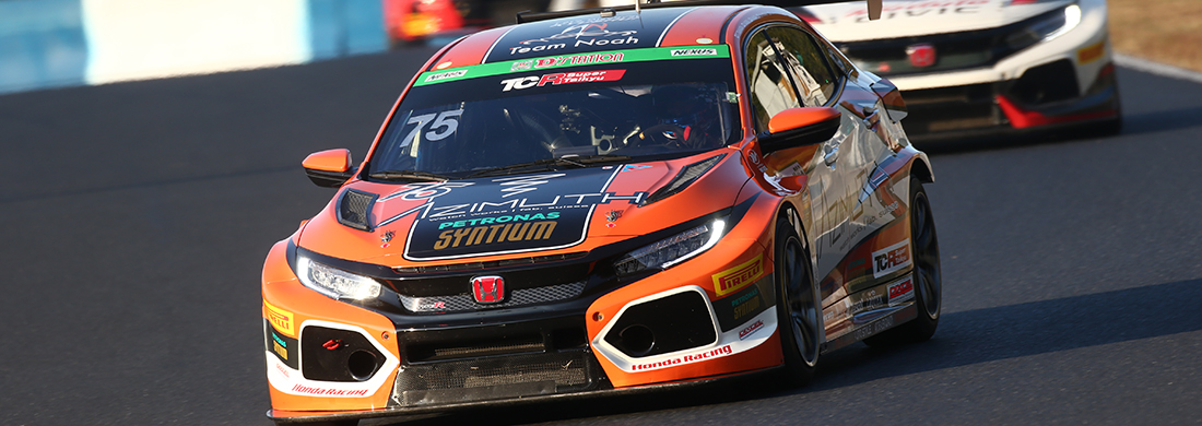 表彰台へあと1歩の4位で完走